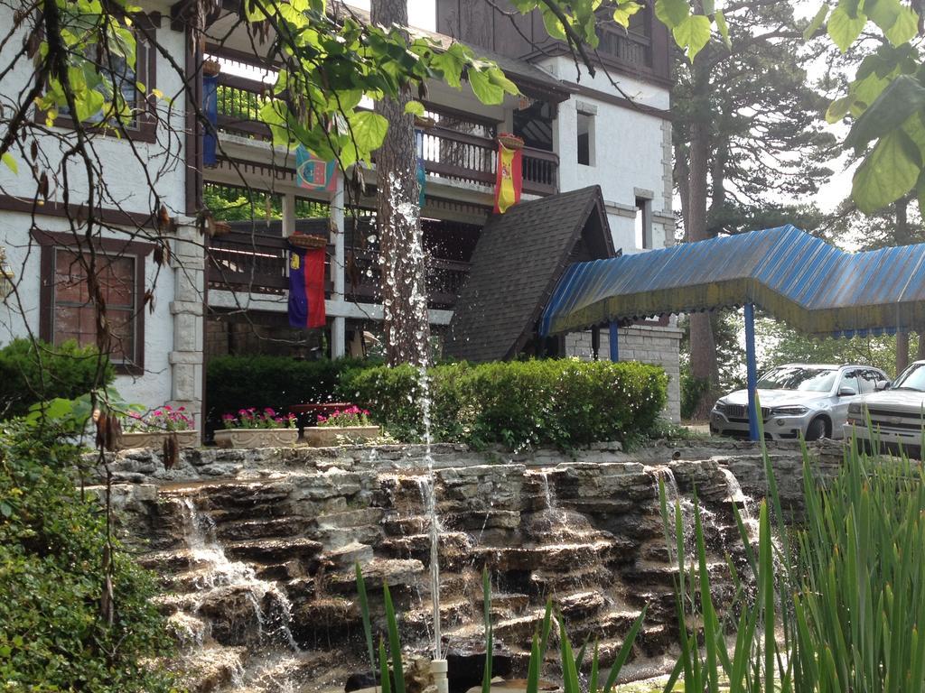 Matterhorn Tower Hotel Eureka Springs Exterior photo